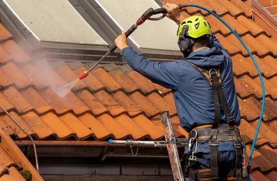 Démoussage et hydrofuge de toiture aux Hermaux